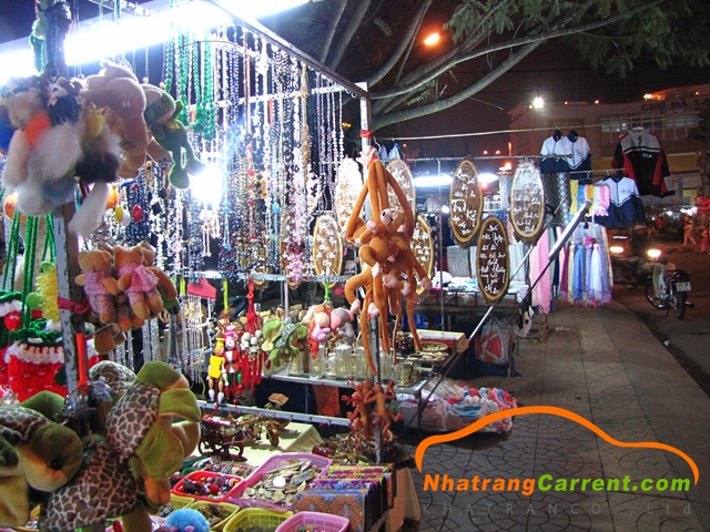 Souvenir shop at the Nha Trang night market